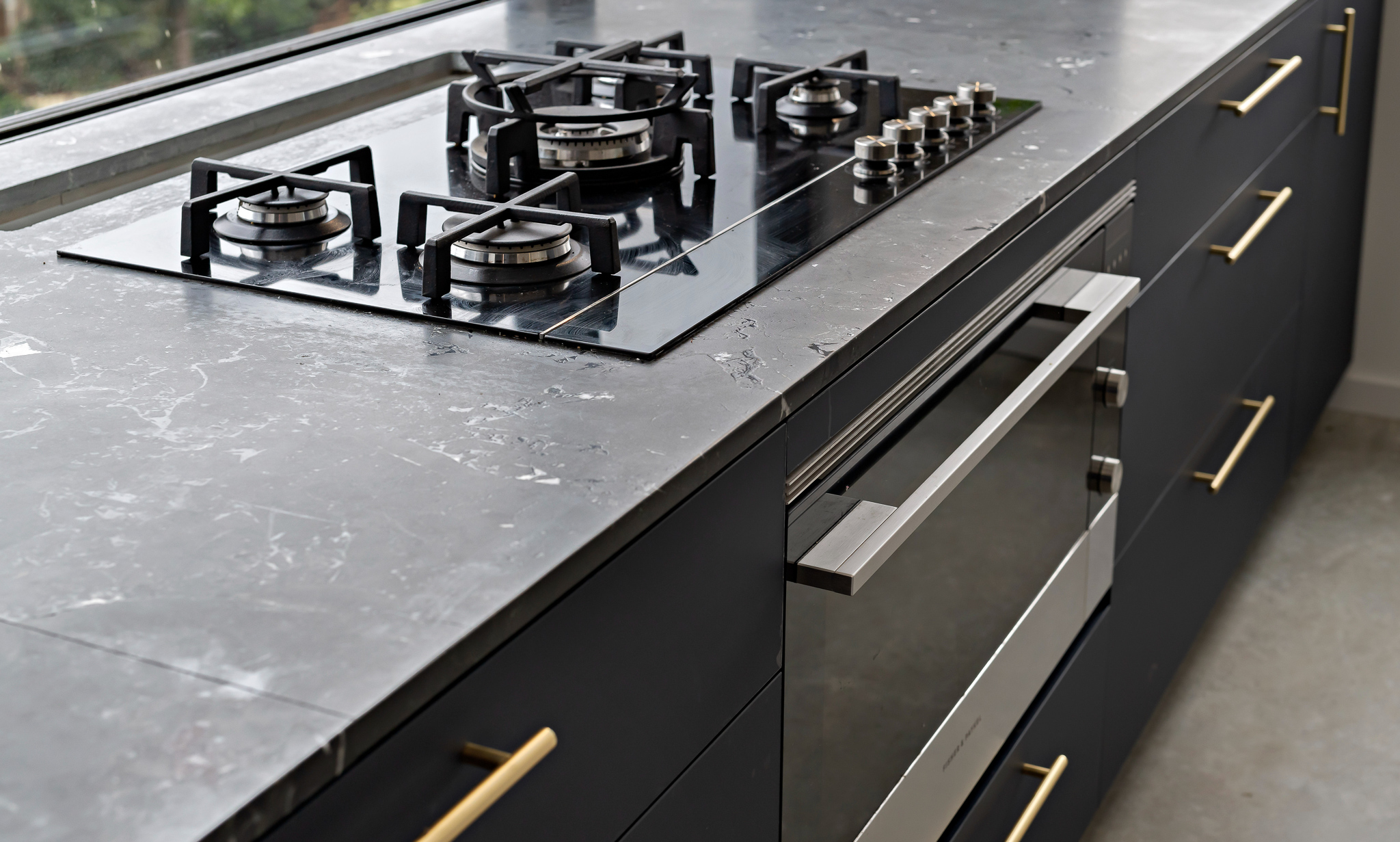 luxorious kitchen benchtop and stove